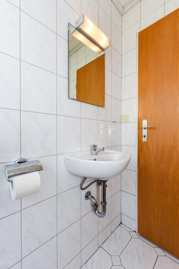 Ferienwohnungen Im Haus Waterkant Neuharlingersiel Exterior foto