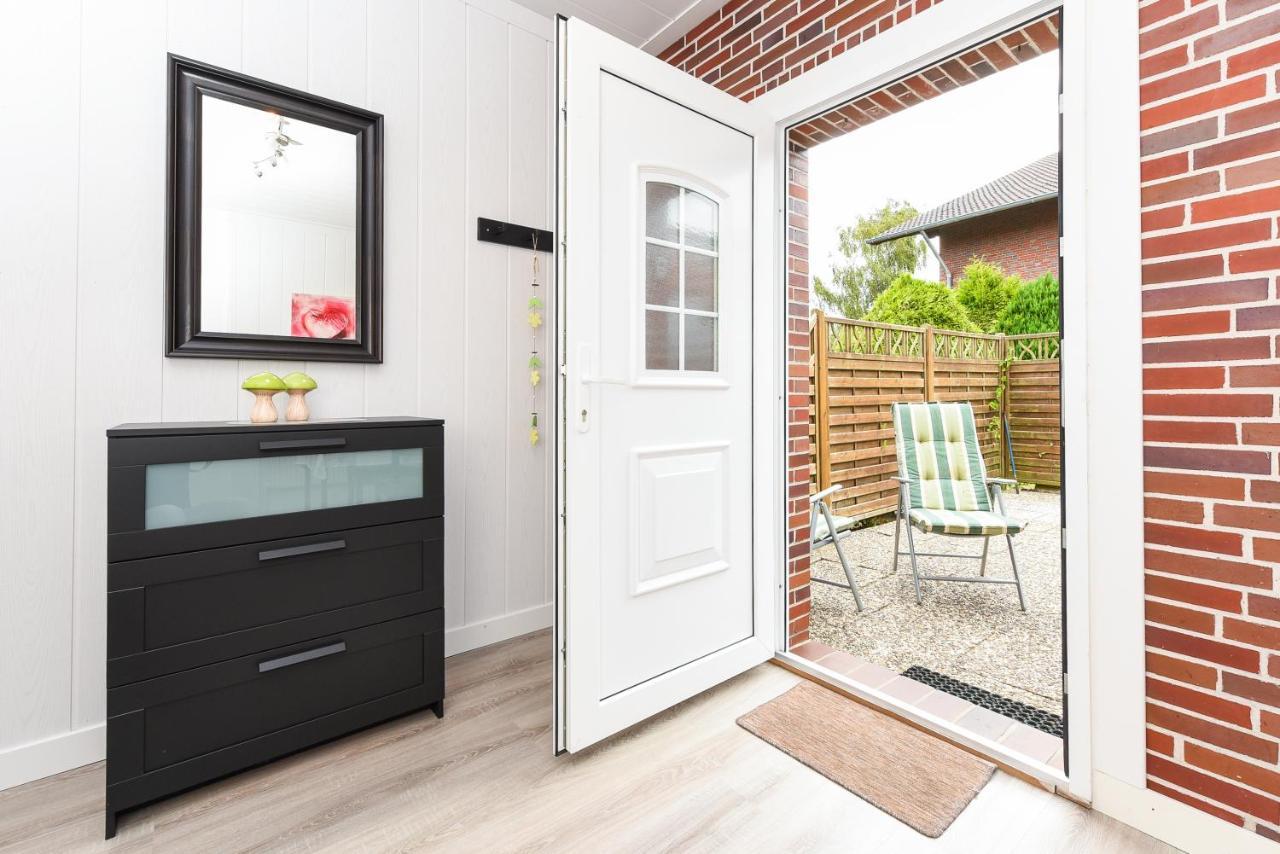 Ferienwohnungen Im Haus Waterkant Neuharlingersiel Exterior foto