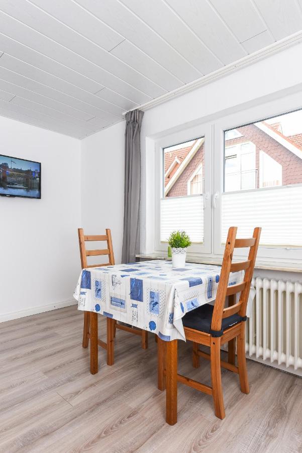 Ferienwohnungen Im Haus Waterkant Neuharlingersiel Exterior foto