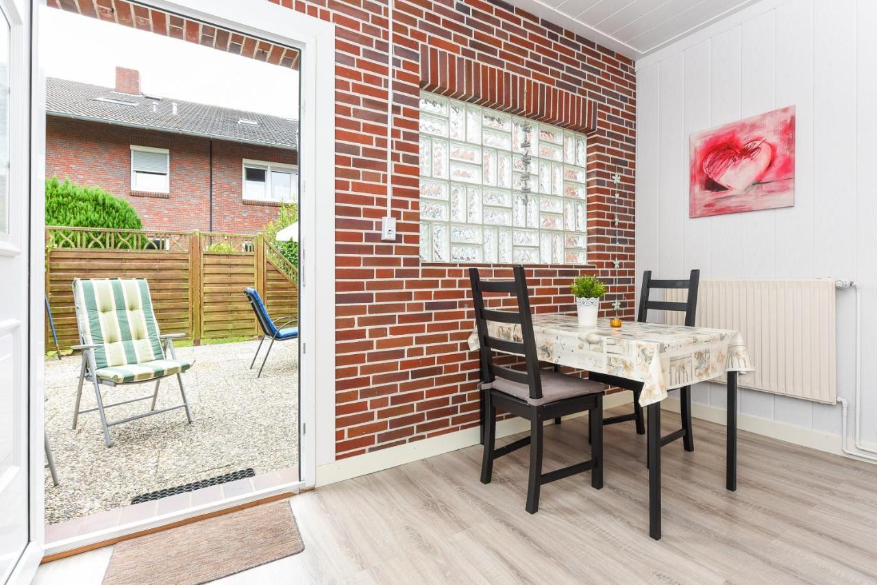 Ferienwohnungen Im Haus Waterkant Neuharlingersiel Exterior foto