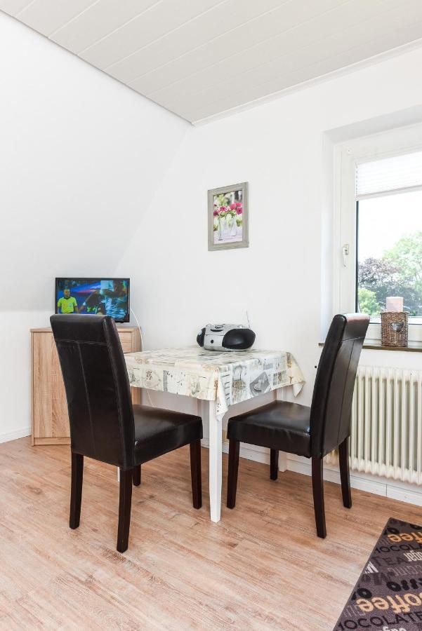 Ferienwohnungen Im Haus Waterkant Neuharlingersiel Exterior foto