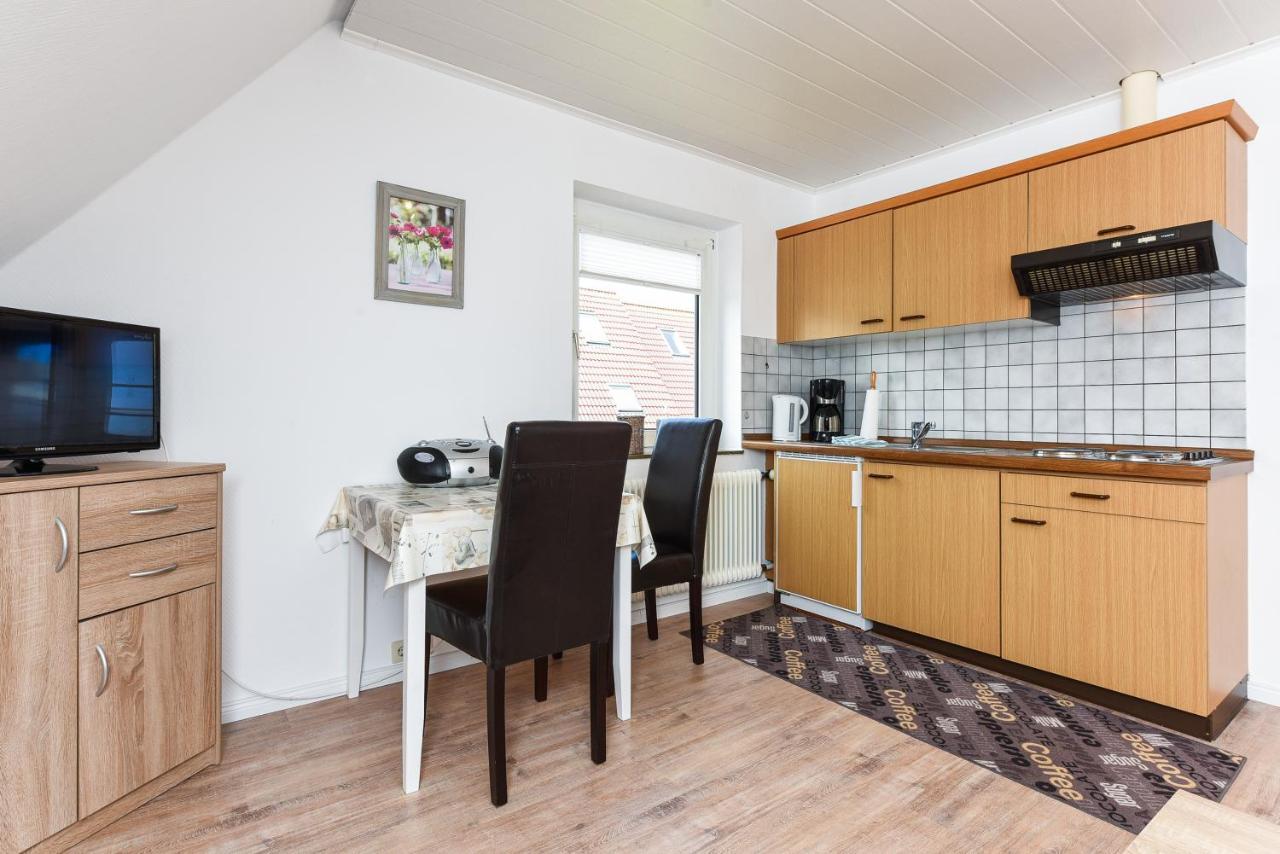 Ferienwohnungen Im Haus Waterkant Neuharlingersiel Exterior foto