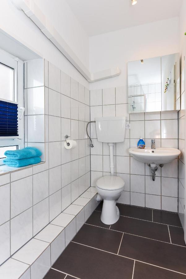 Ferienwohnungen Im Haus Waterkant Neuharlingersiel Exterior foto